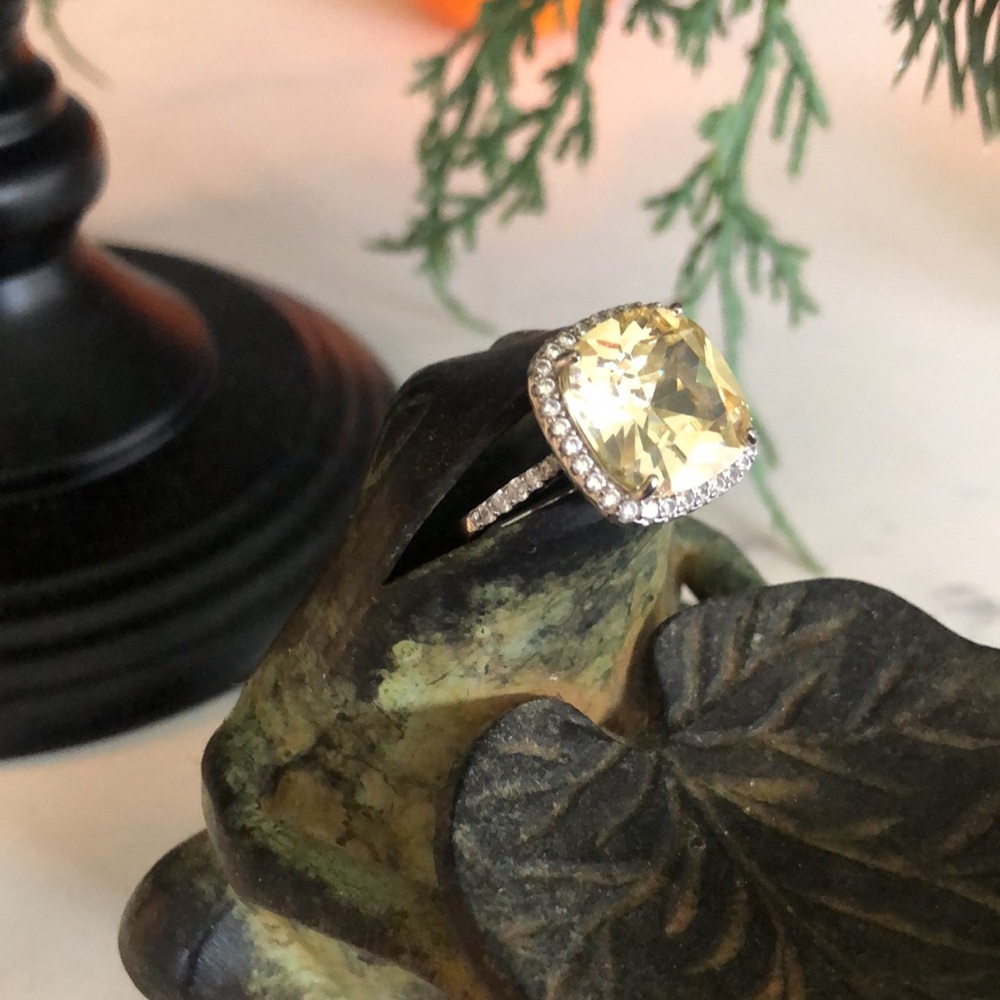 Stunning faux yellow diamond w/ cubic zirconia surrounding stones, .925 CZ - Picture 9 of 12